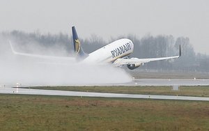 Ryanair perkelia skrydžius iš Kauno į Vilnių